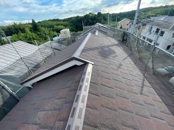 さいたま市岩槻区にて屋根修理〈スカイメタルへのカバー工法〉の施工後写真